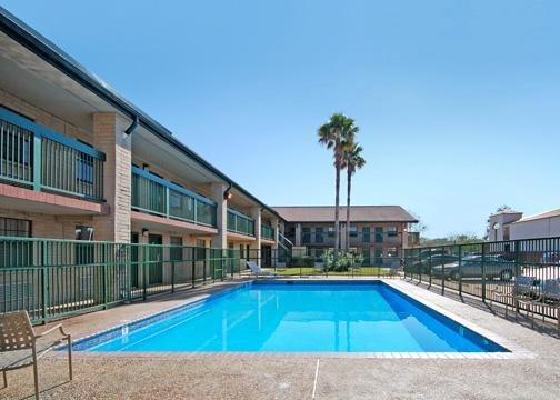 Econo Lodge At Nasa Уэбстер Экстерьер фото